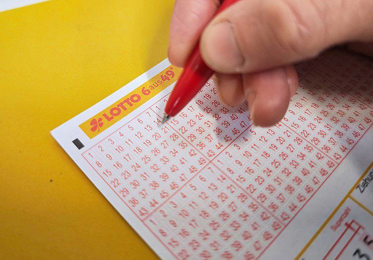 In der Samstags-Ausspielung von "6 aus 49" des Deutschen Lotto- und Totoblocks wurden am Abend die Lottozahlen gezogen.