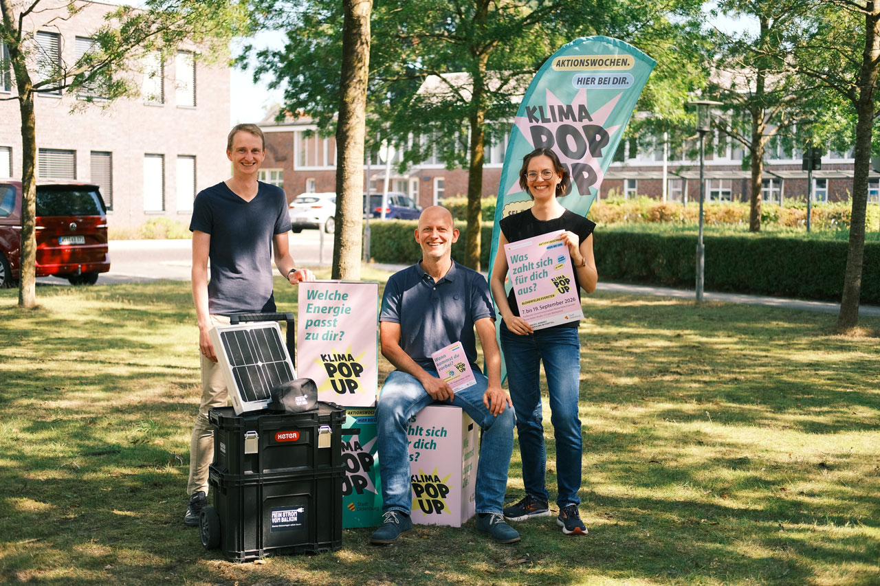 Marvin Schnabel-Thissen, Peter Zenner und Juliane Gentner vom Fachdienst Klimaschutz laden zum KLIMA POP-UP in Bloherfelde ein.