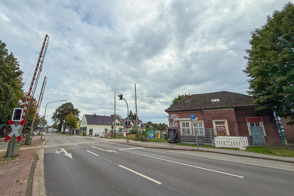Bahnübergang Bremer Heerstraße wird komplett gesperrt