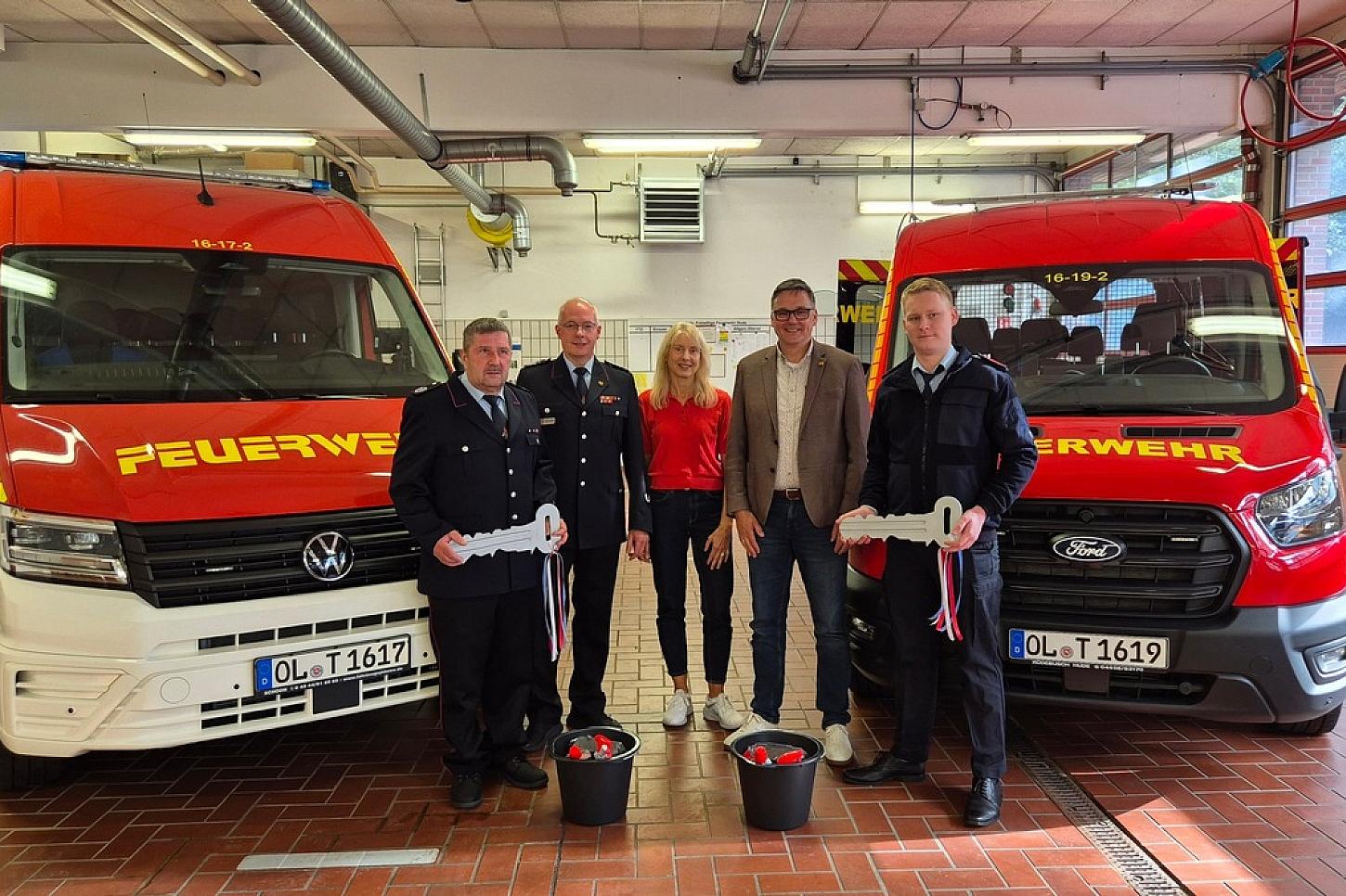 Zwei neue Mannschaftstransportwagen für Feuerwehr Hude und Jugendfeuerwehr übergeben