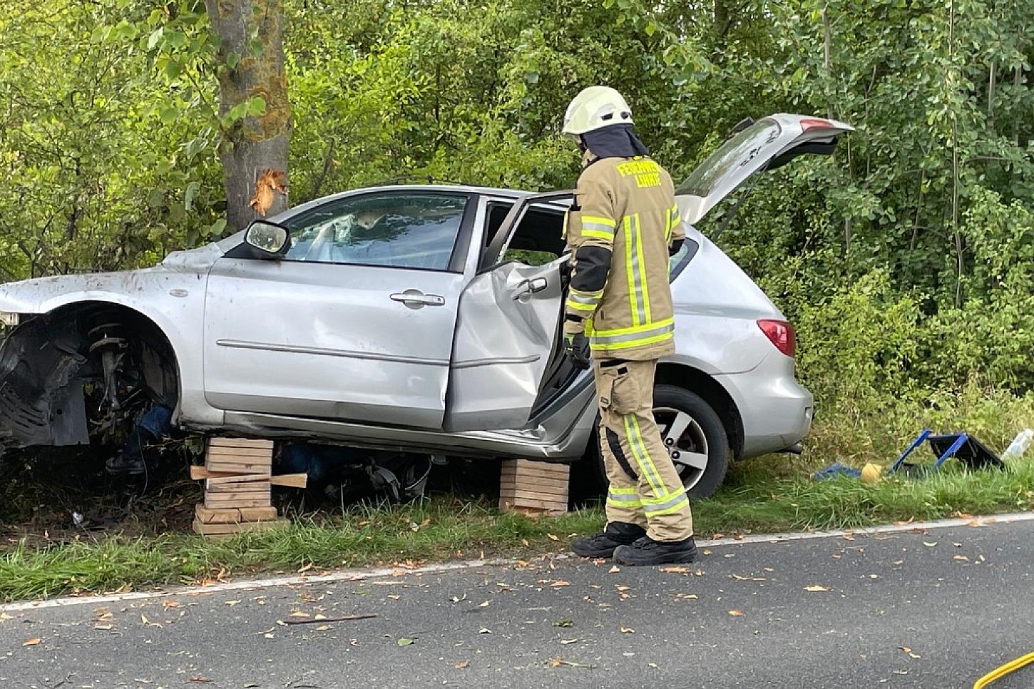 Pkw-Fahrer stirbt nach Kollision mit Baum in Lehrte
