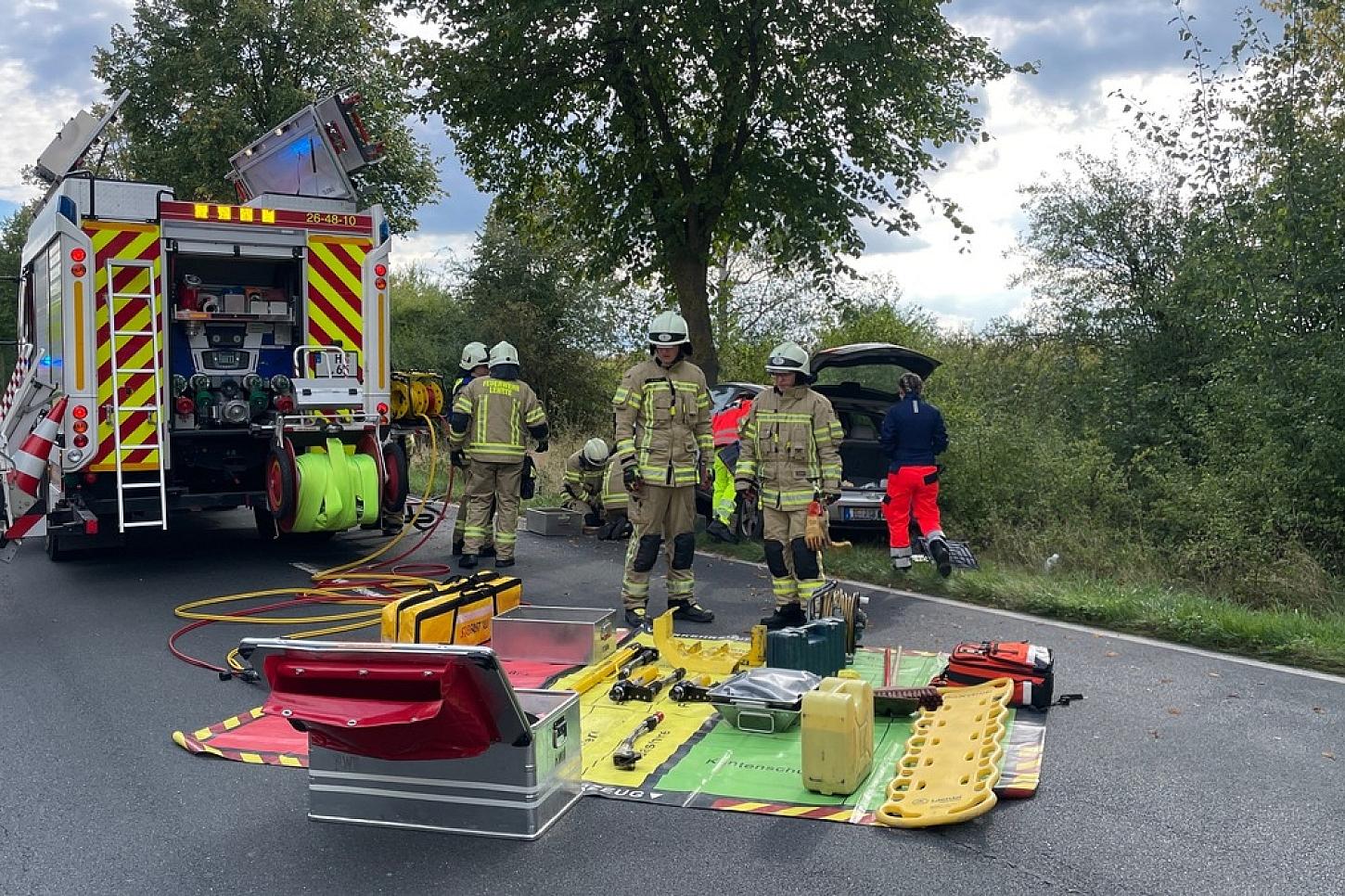 PKW-Fahrer stirbt nach Kollision mit Baum in Lehrte