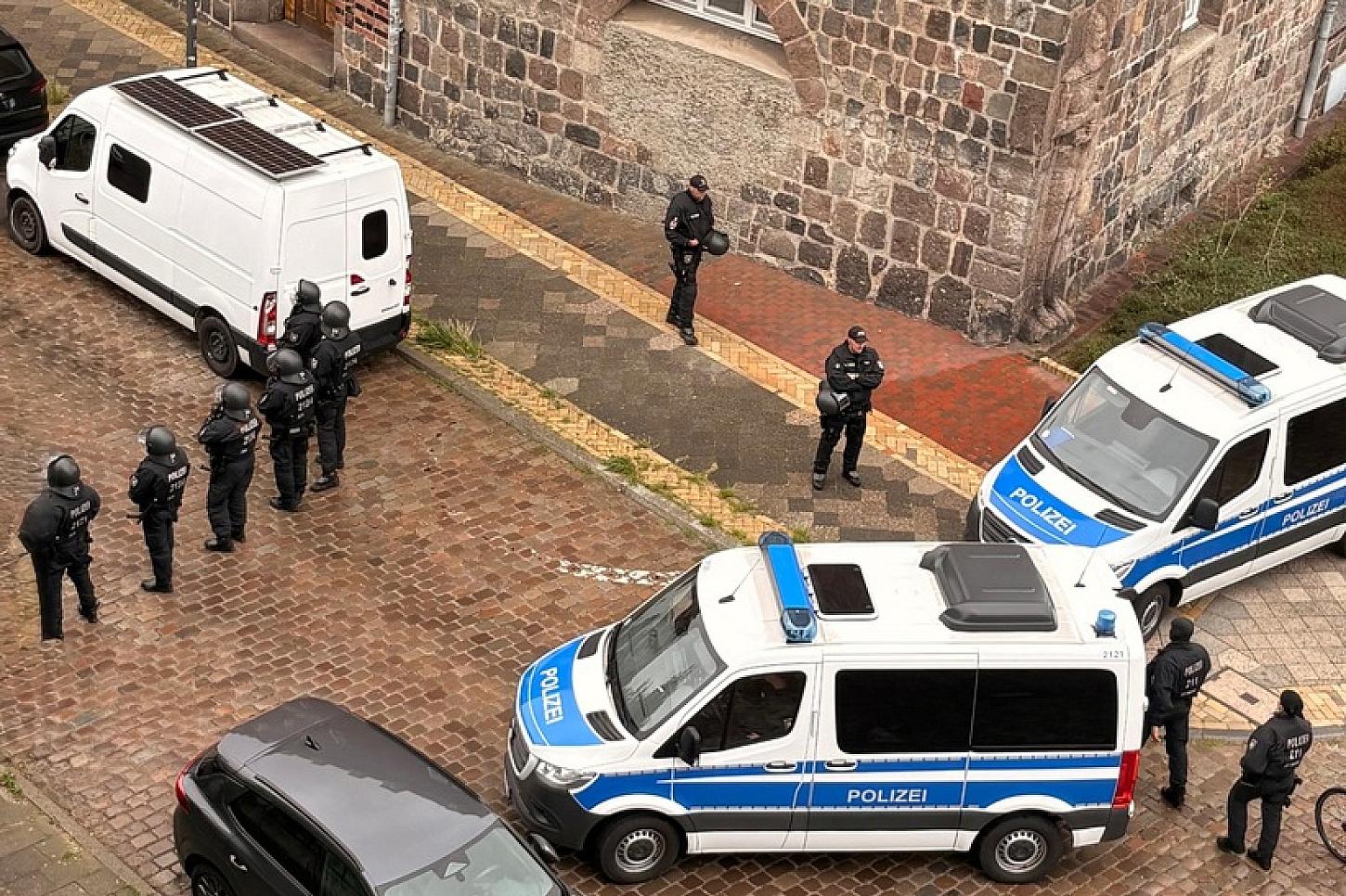 Polizei verhindert in Kiel Angriff auf Fanwalk des VfL Osnabrück