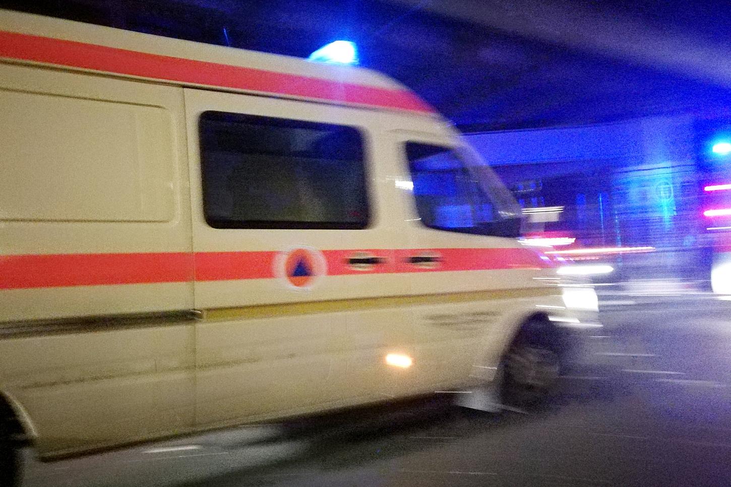 Frau stürzt bei Notbremsung in Straßenbahn in Bremen-Neustadt und verletzt sich schwer