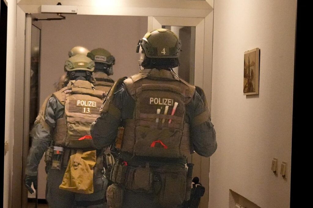 Polizei deckt mutmaßliches Netzwerk für Stellvertreterprüfungen in Osnabrück, Melle, Lienen und Hamm auf