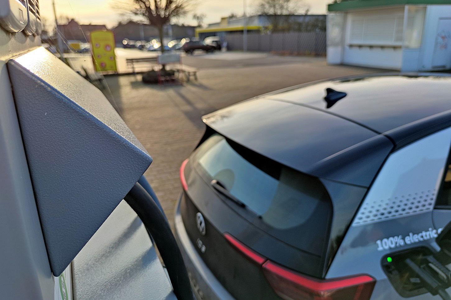 Auswertung: Hohe Spritpreise steigern Attraktivität von E-Autos