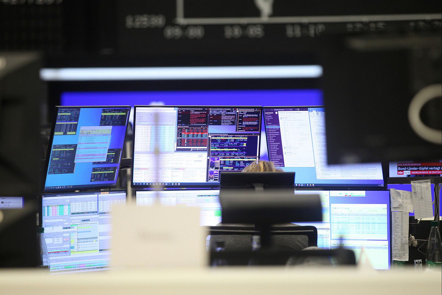 Dax weiter leicht im Plus – Zurückhaltung vor Fed-Entscheid