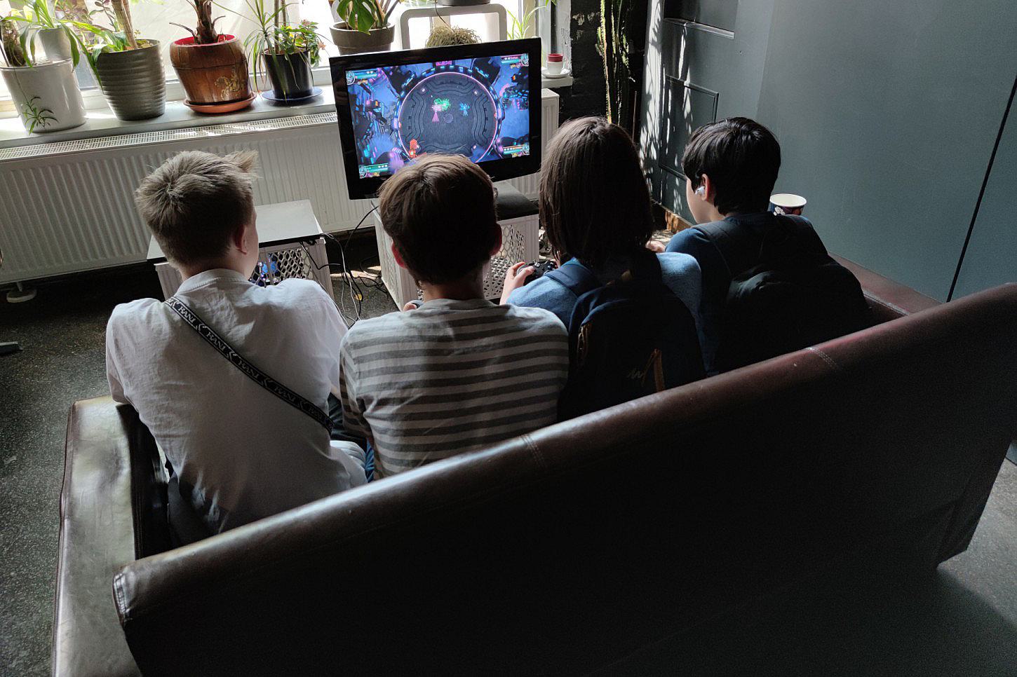 Prien lehnt Tracking von Kindern durch Eltern ab