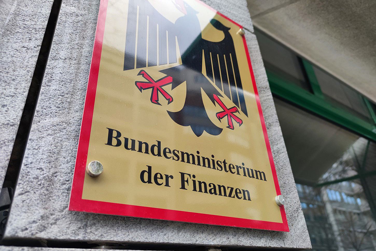 Bundesregierung prüft Reform des Übernahmerechts