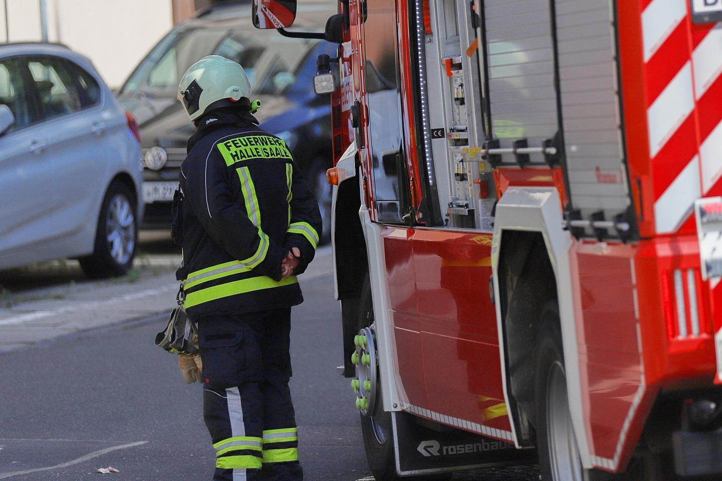 VW Touran gerät bei Lathen während der Fahrt in Brand