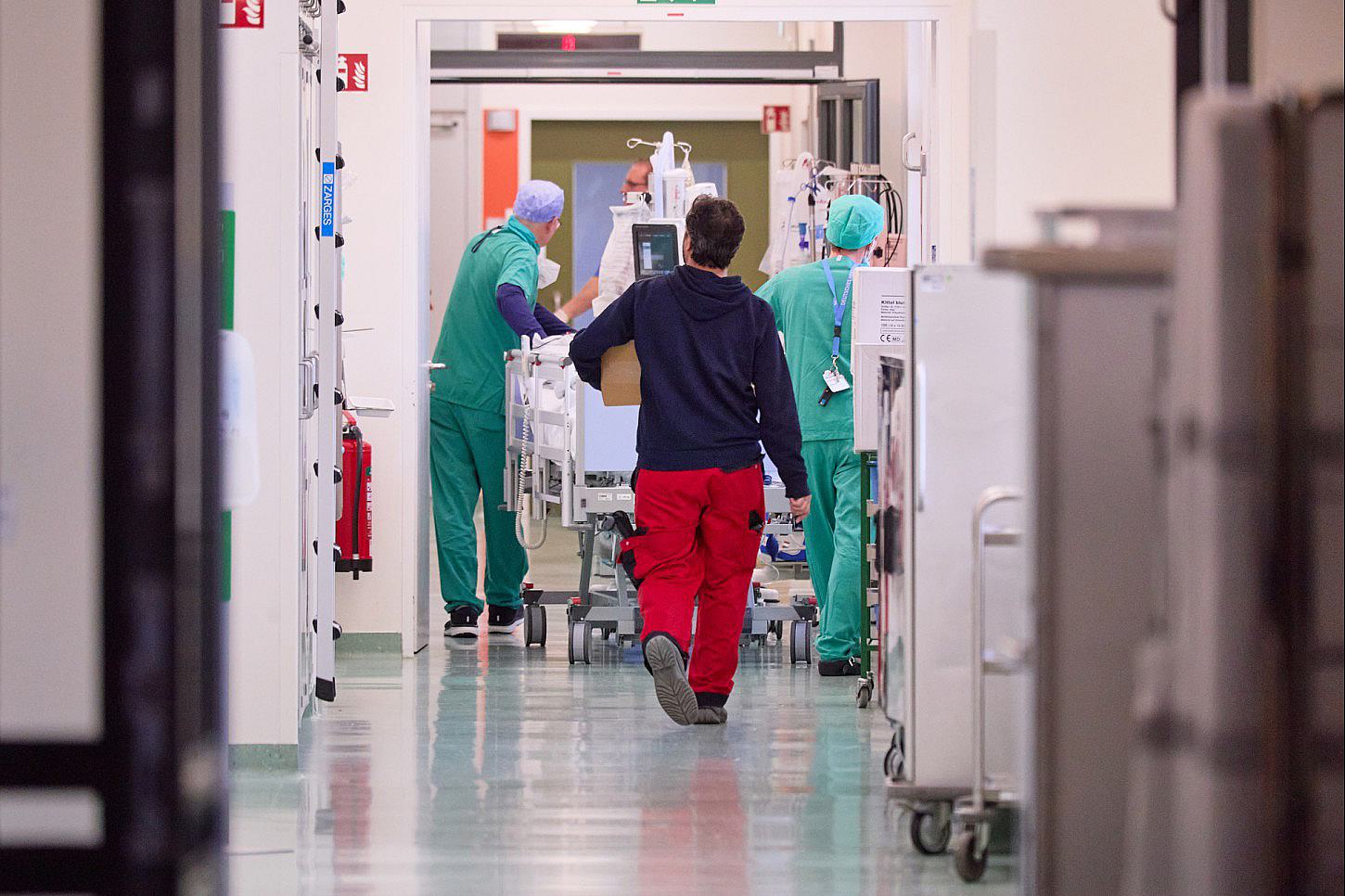 Studie: Hilfskräfte-Qualifizierung kann Fachkräftelücke verringern