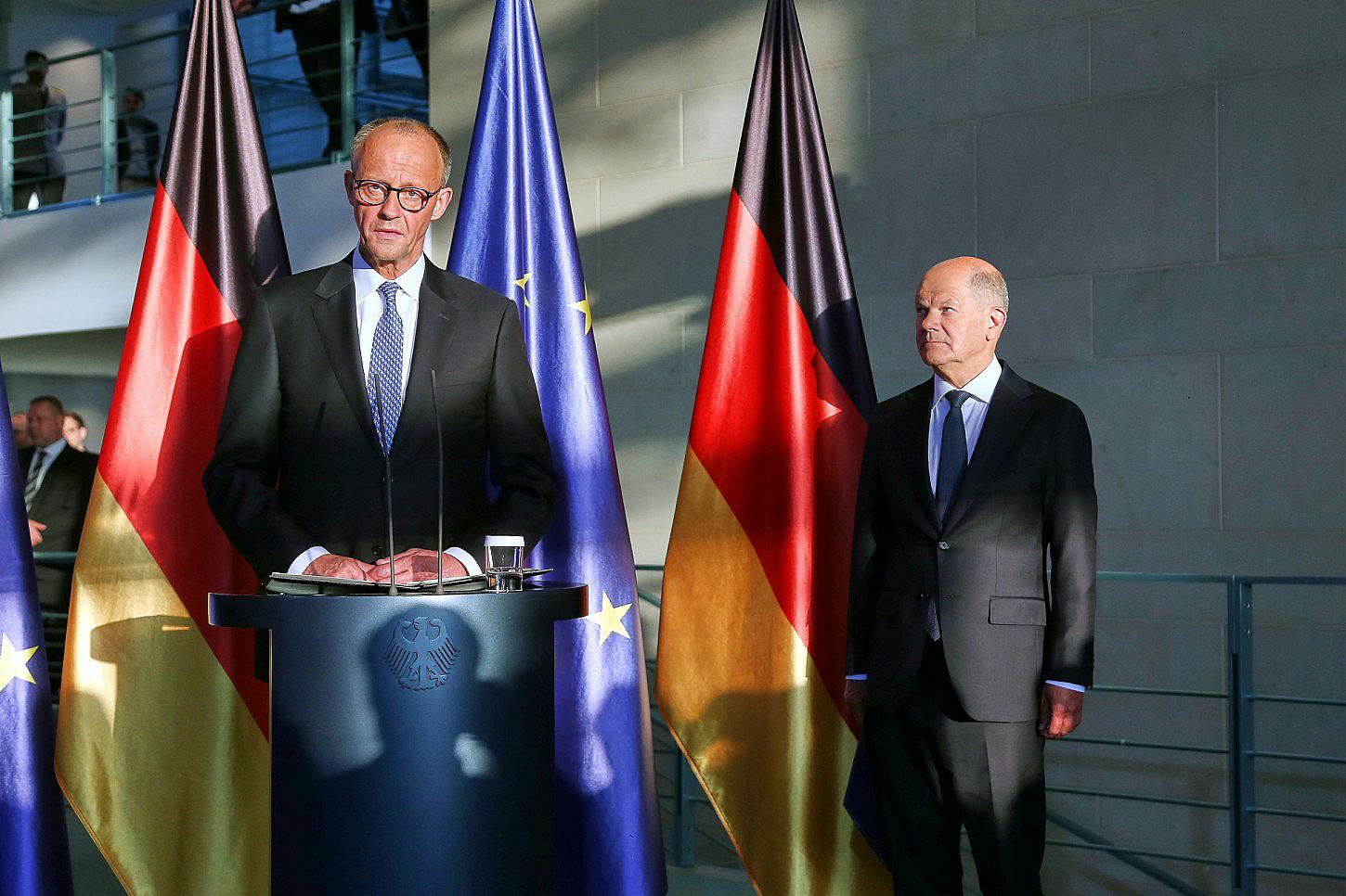 Umfrage: Mehrheit sieht Merz als schlechteren Kanzler als Scholz