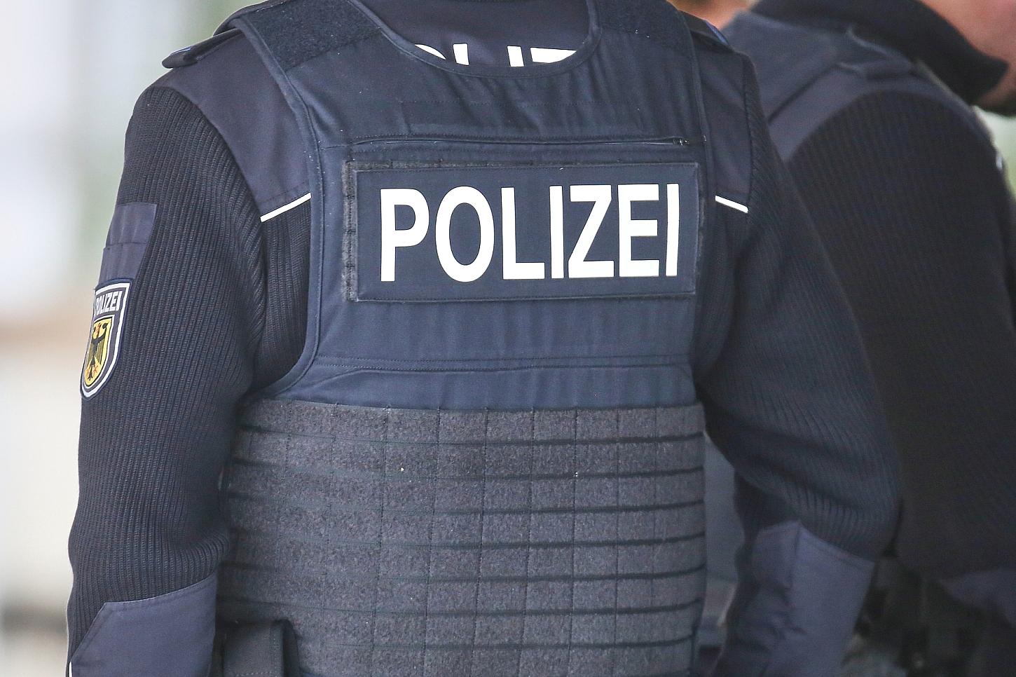 BMW überholt Rettungswagen im Einsatz auf B68 bei Quakenbrück