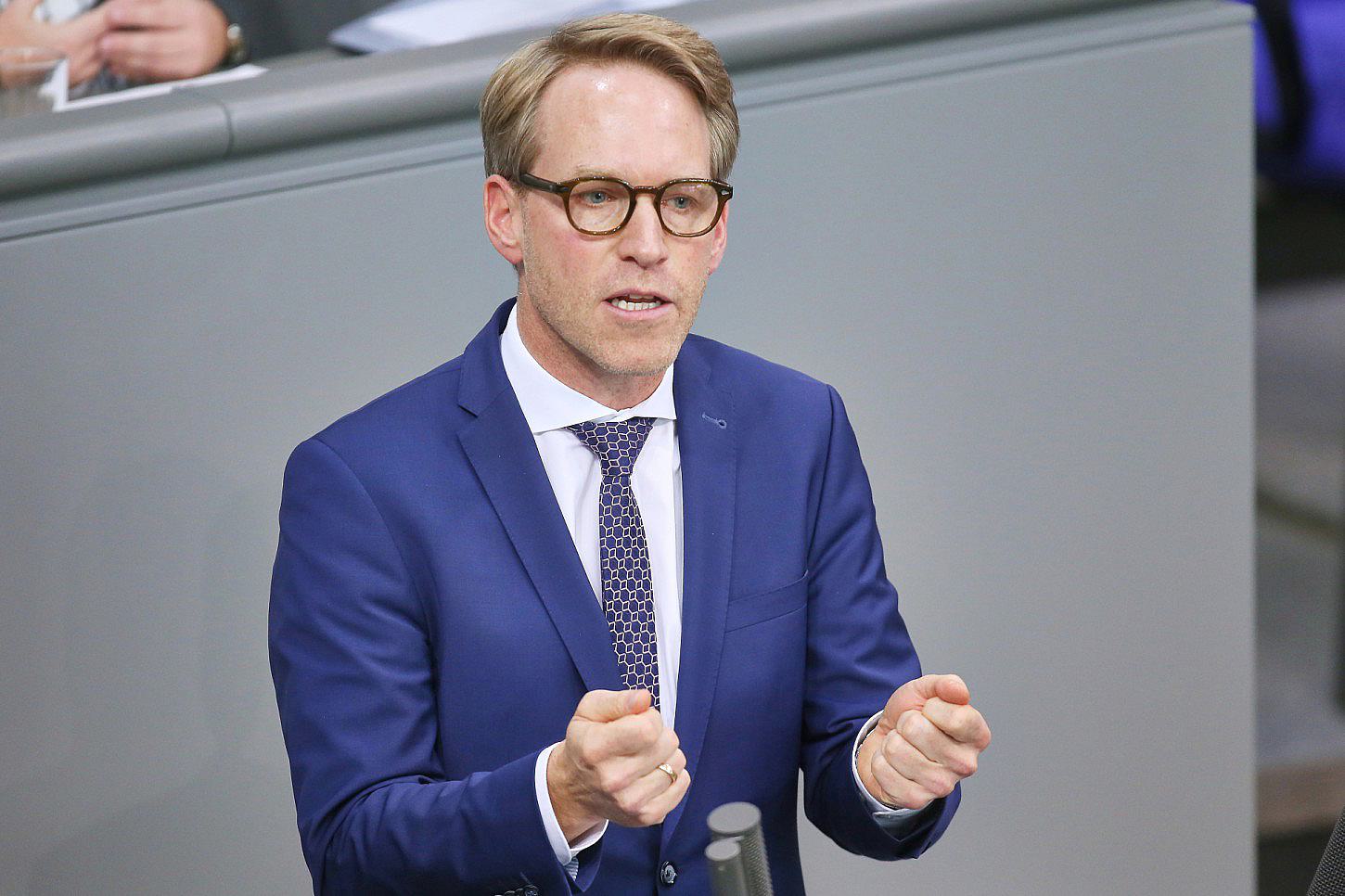 Henrichmann verteidigt Ausgrenzungen im Geheimdienst-Gremium