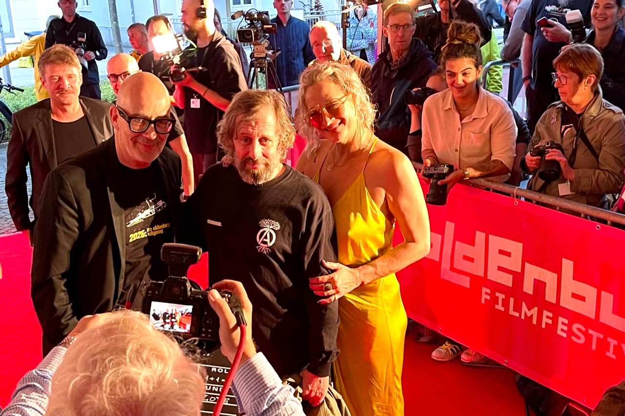 Auf dem roten Teppich vor dem Oldenburgischen Staatstheater gaben sich Schauspieler Oliver Korittke und Stuntikone Zoë Bell die Ehre.