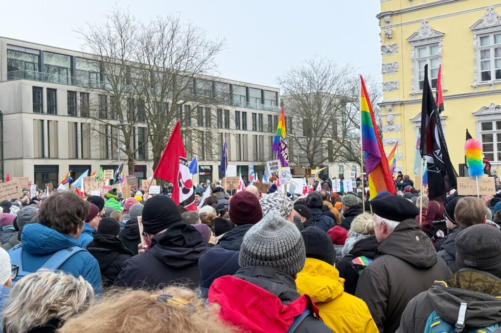Nach Wahl von AfD-Landtagspräsident: Demo in Oldenburg