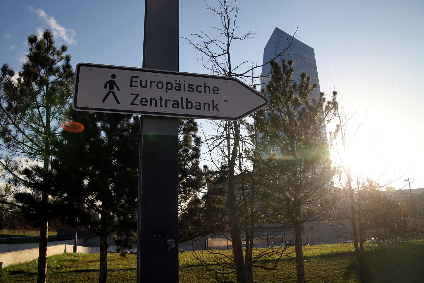 EZB rührt Leitzinsen nicht an