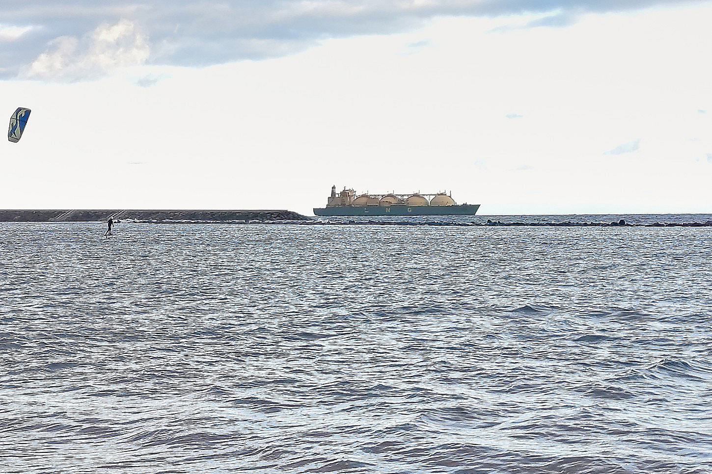 Deutsche ReGas nimmt zweites LNG-Schiff in Mukran in Betrieb