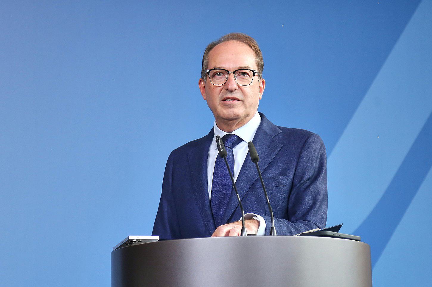 SPD-Abgeordnete kritisieren Dobrindts Investitionsschutzgesetz