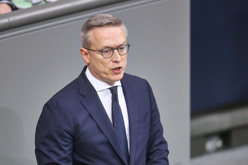 Wildberger will Grundeinkommens-Konzept weiter prüfen