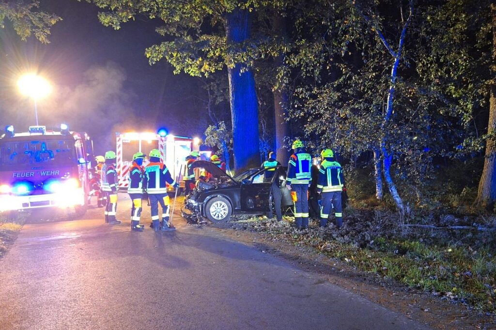 Drei Schwerverletzte nach Verkehrsunfall in Ahausen im Landkreis Rotenburg