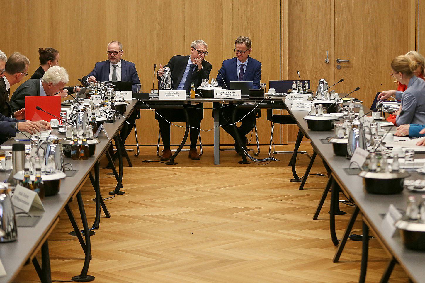 SPD kritisiert Linnemann wegen Pflege-Leistungskürzungen