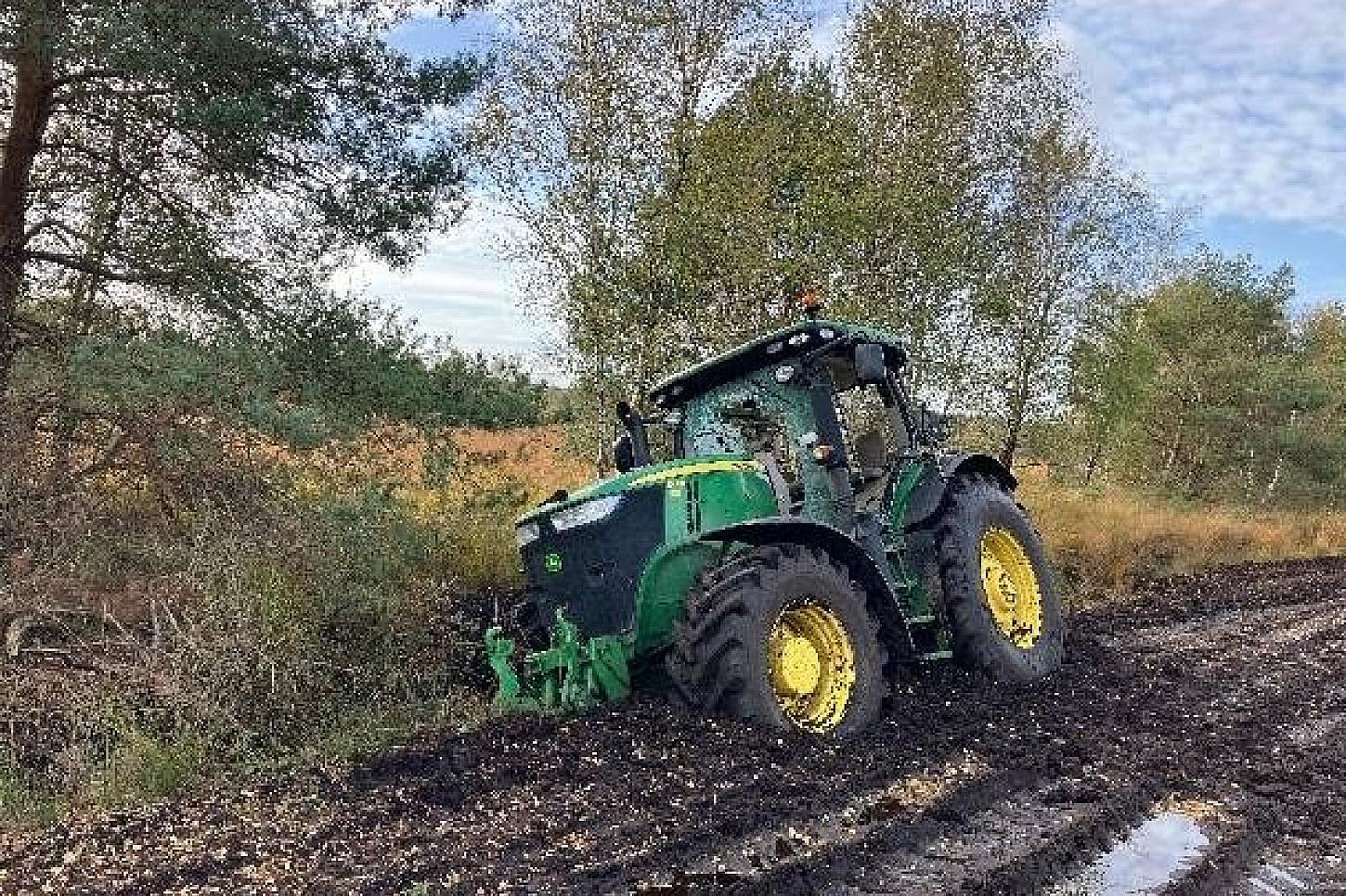 Polizei Rotenburg ermittelt nach Traktor im Moor