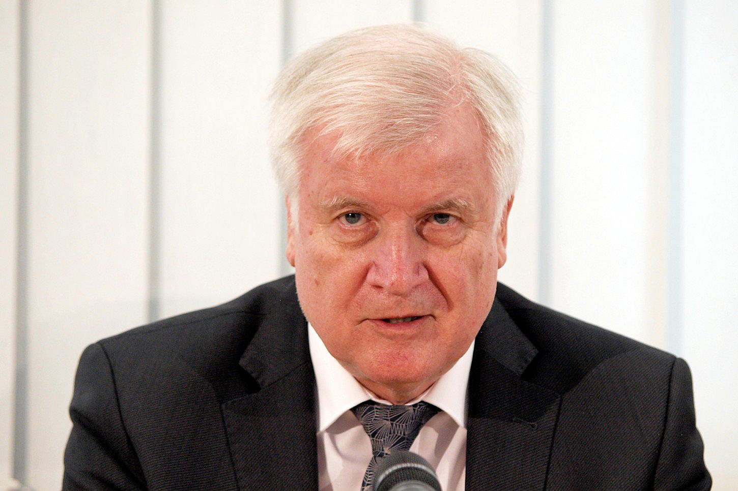 Seehofer kritisiert Merz und spricht von Glaubwürdigkeitsverlust