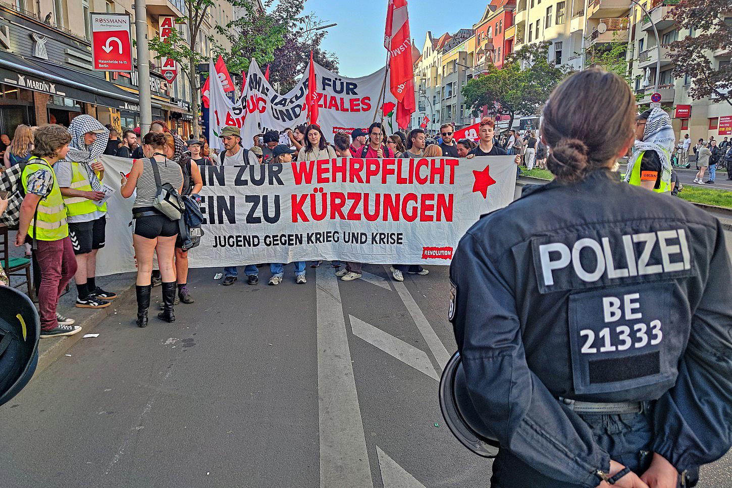 Zahl der Kriegsdienstverweigerer steigt rasant an