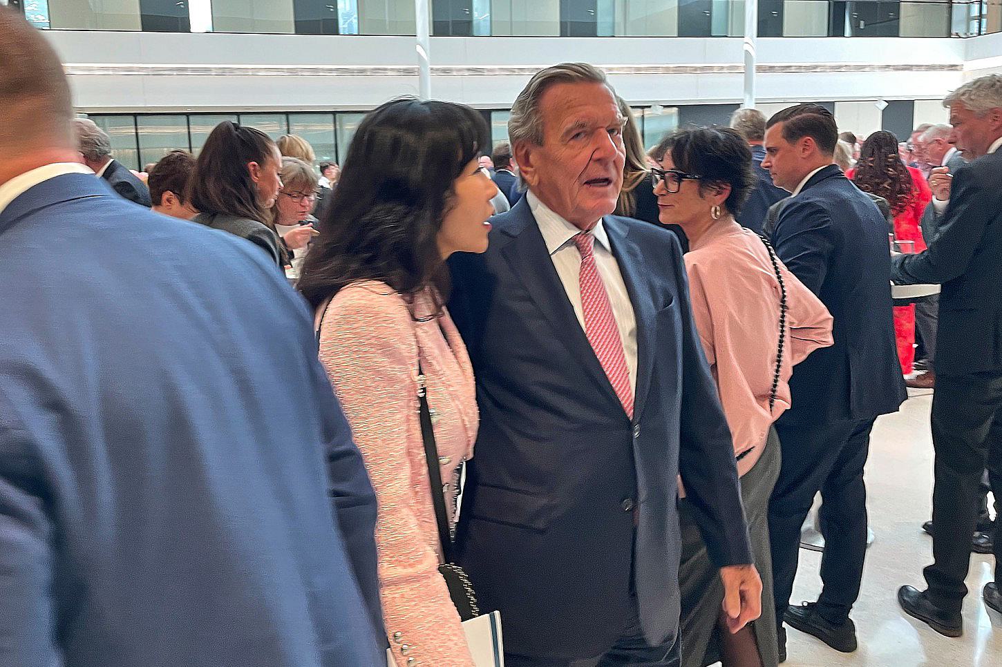 SPD-Landeschefs drängen auf Ausschluss von Schröder
