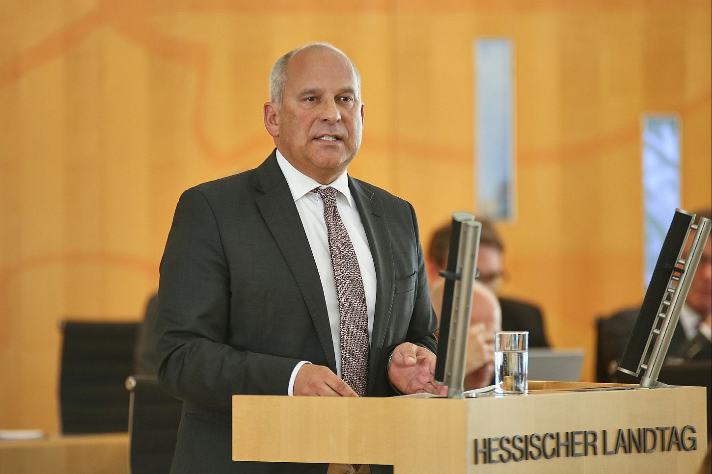 Hessens Innenminister fürchtet Linksextremisten bei Gen-Z-Protesten