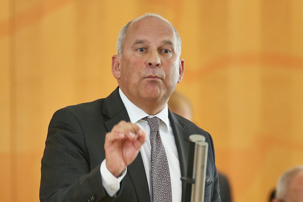 Hessens Innenminister befürchtet Vermummung bei Halloween-Demos