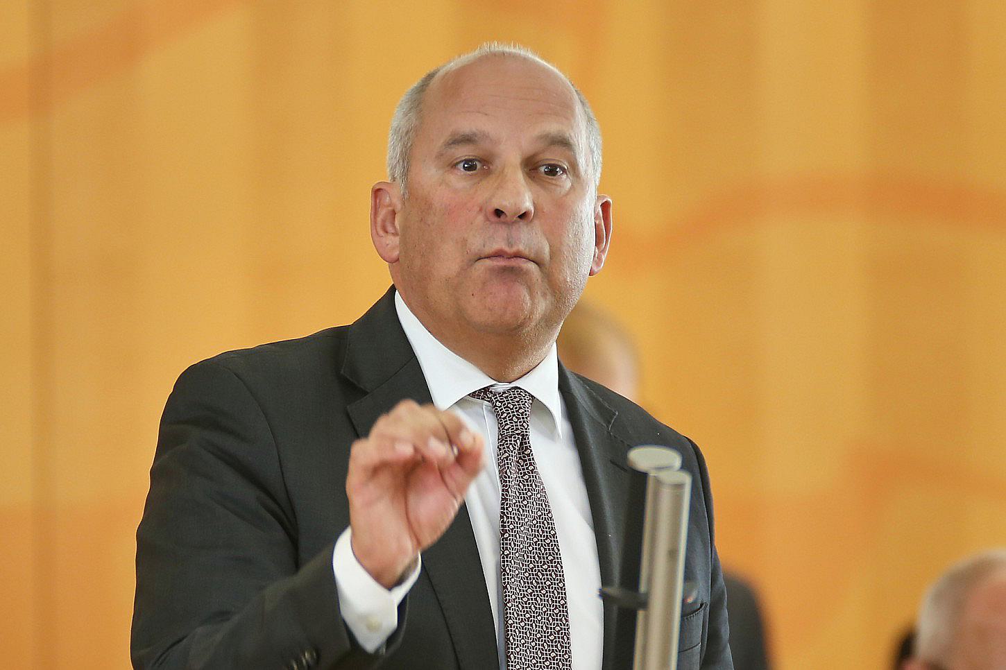 Hessens Innenminister befürchtet Vermummung bei Halloween-Demos