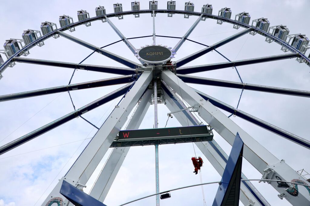 Höhenretter üben am Riesenrad